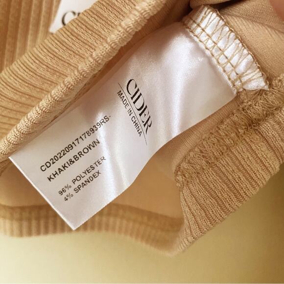 Cider | Ribbed Cropped Long Sleeve Top Tee Boat Neck Beige Large NWT - Picture 4 of 4